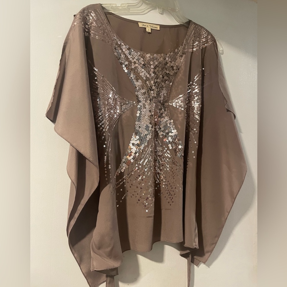 Gently used sequin top- great for NYE!